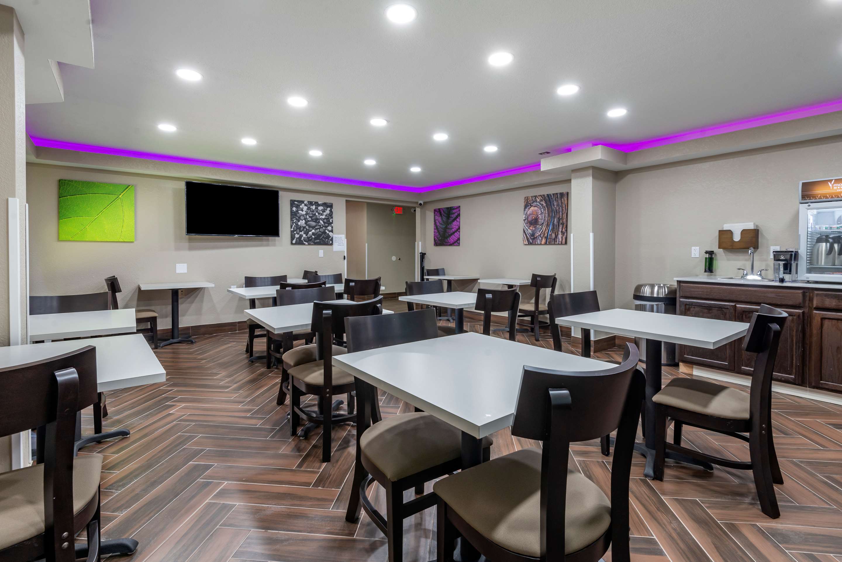 Enjoy breakfast in this seating area | Sleep Inn
