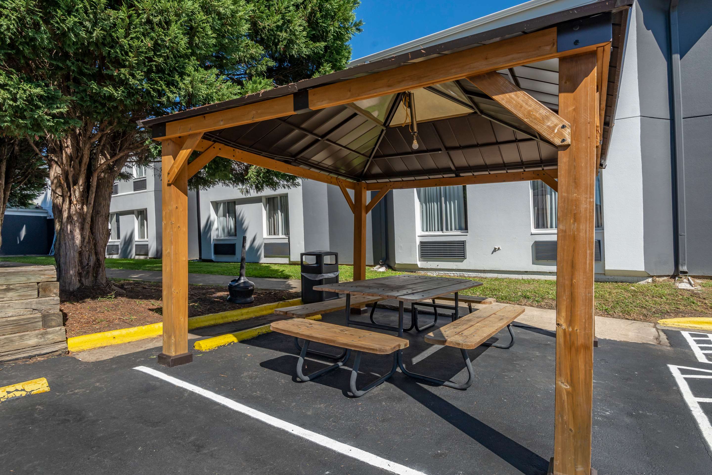 Hotel patio | Sleep Inn