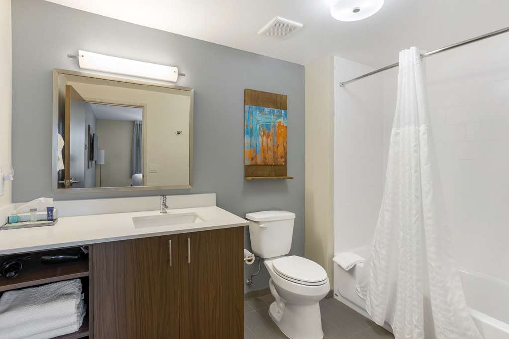 MAINSTAY SUITES NORTH - CENTRAL YOR-guestroom-Guest Room,Bathroom,On-Site.jpg