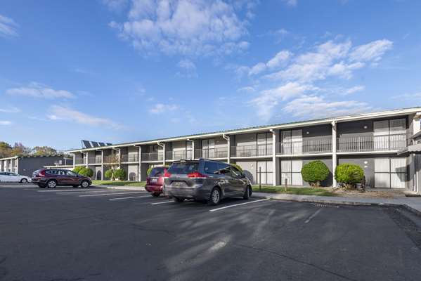 Exterior view - Suburban Studios Rock Hill - I-77, Exit 82