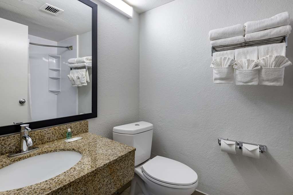 SUBURBAN STUDIOS ROCK HILL NORTHEAS-guestroom-Guest Room,Bathroom,On-Site.jpg