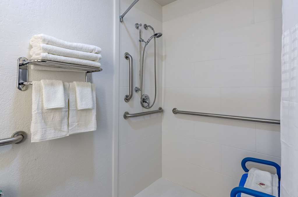 COMFORT INN BECKLEY-guestroom-Guest Room,Bathroom,On-Site.jpg