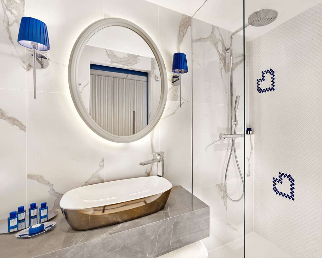 GRAND HOTEL BRIONI A RADISSON COLLE-guestroom-Guest Room,Bathroom,On-Site.jpg