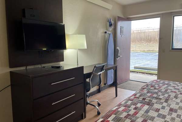  - Baymont Inn & Suites Holland - I-475, Exit 8