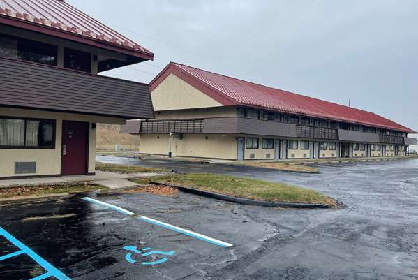 Exterior view - Baymont Inn & Suites Holland - I-475, Exit 8