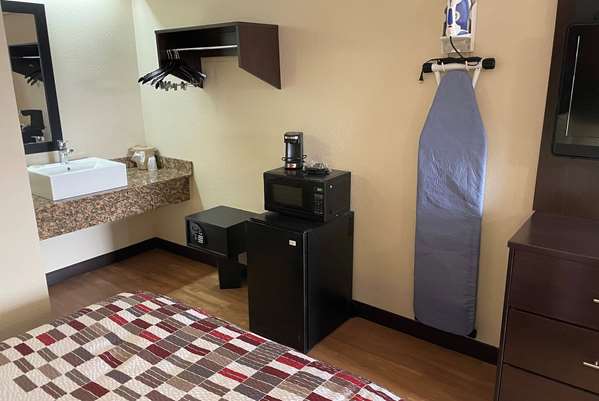  - Baymont Inn & Suites Holland - I-475, Exit 8