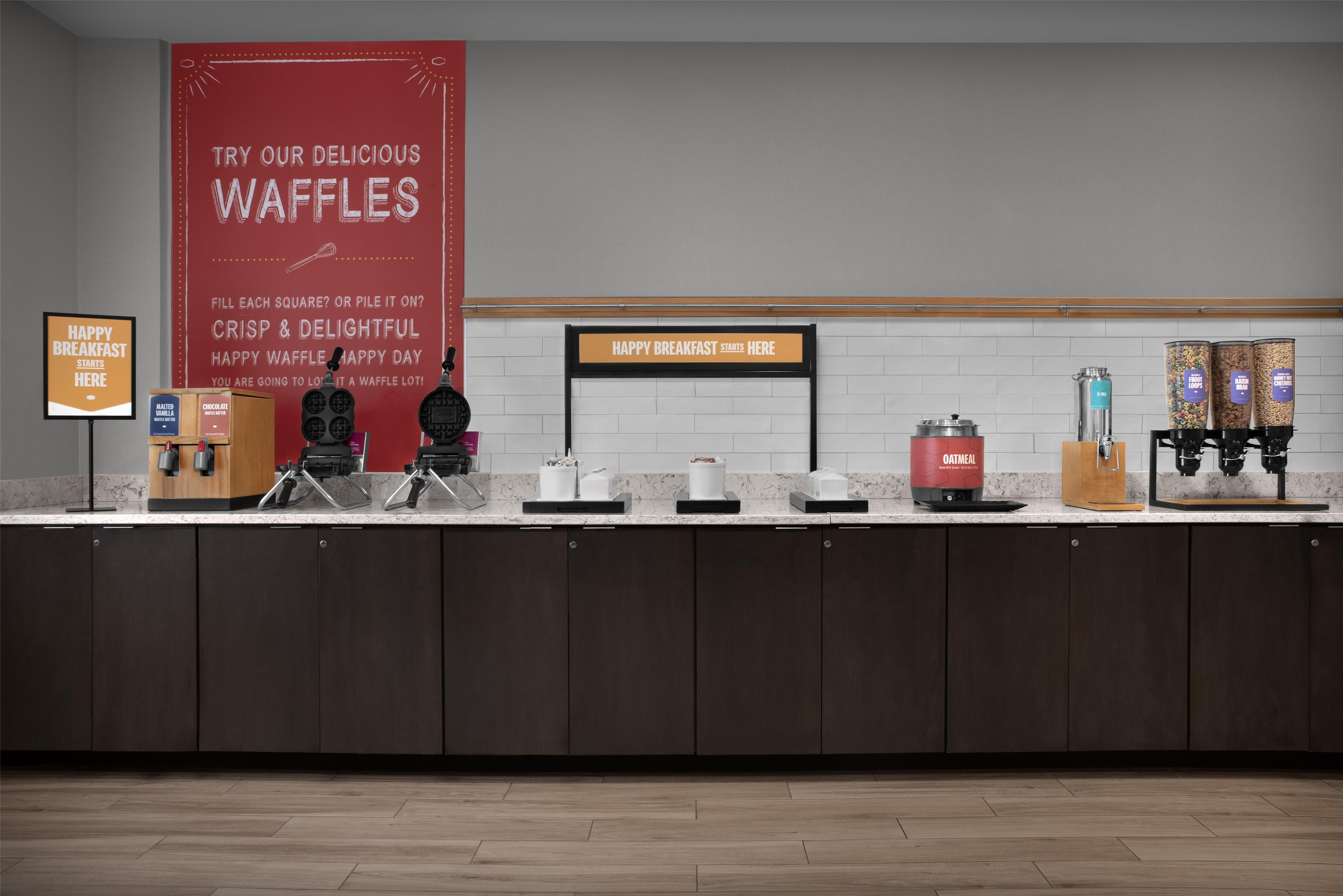 Breakfast Area | Hampton Inn Ft. Lauderdale/Downtown Las Olas Area