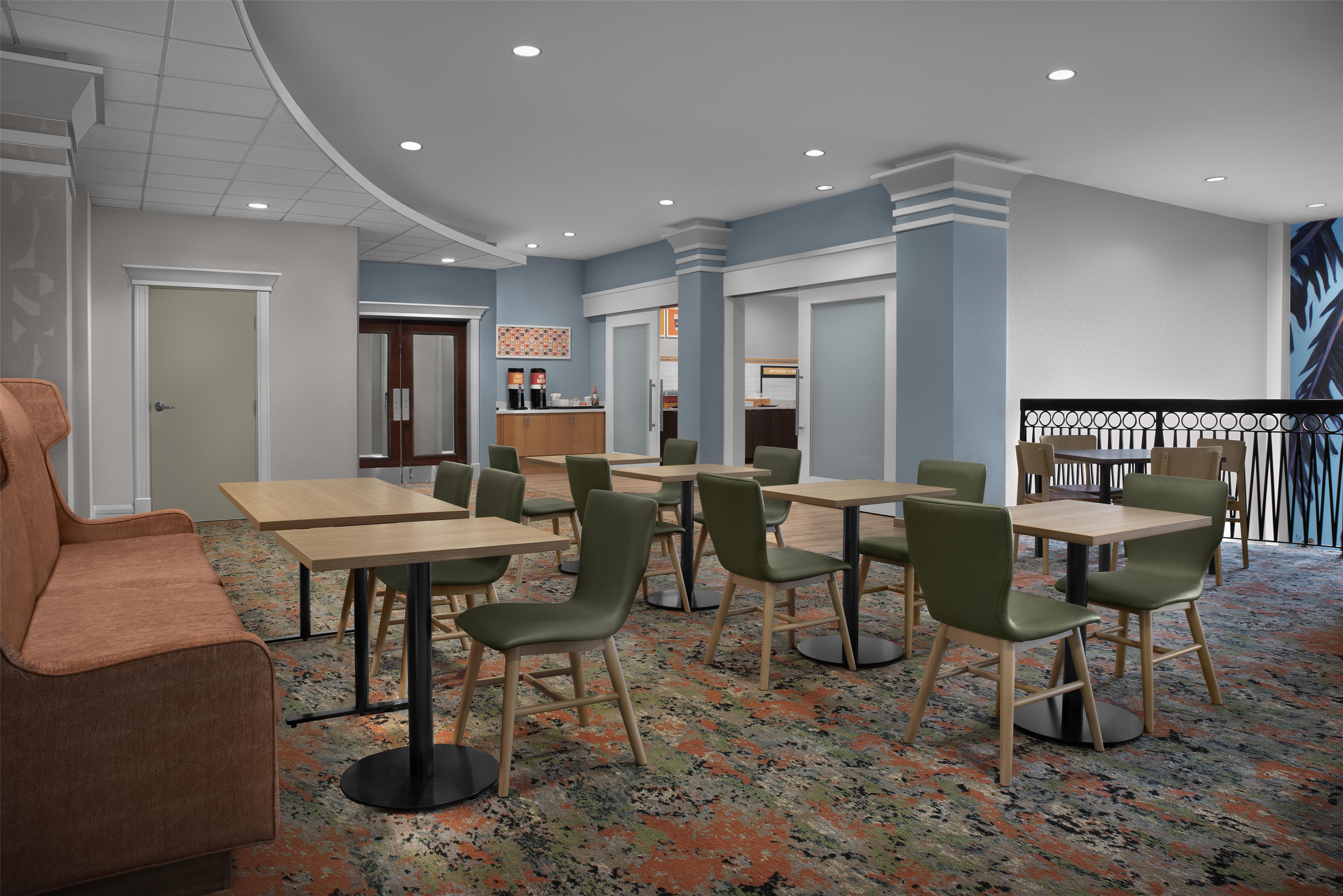 Breakfast Area | Hampton Inn Ft. Lauderdale/Downtown Las Olas Area