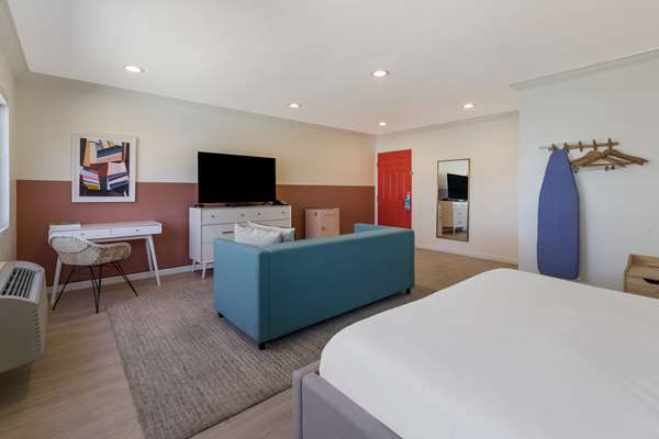  - Signature Inn Medical Center Oakland