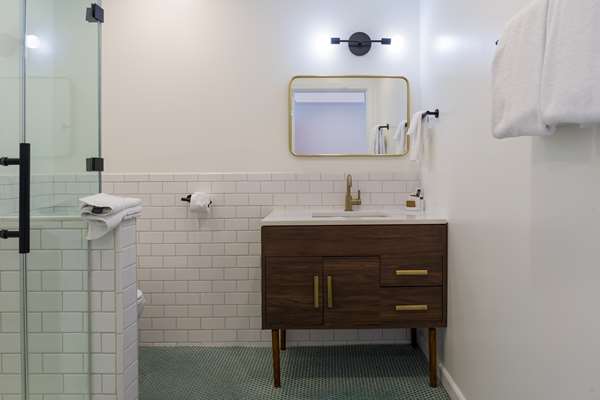  - Signature Inn Medical Center Oakland