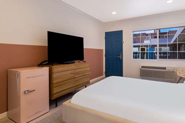  - Signature Inn Medical Center Oakland