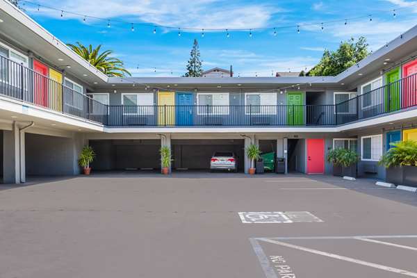 Exterior view - Signature Inn Medical Center Oakland