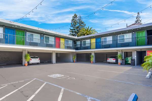 Exterior view - Signature Inn Medical Center Oakland