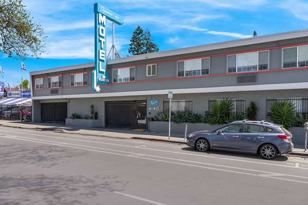 Exterior view - Signature Inn Medical Center Oakland