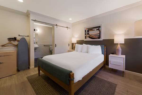  - Signature Inn Medical Center Oakland