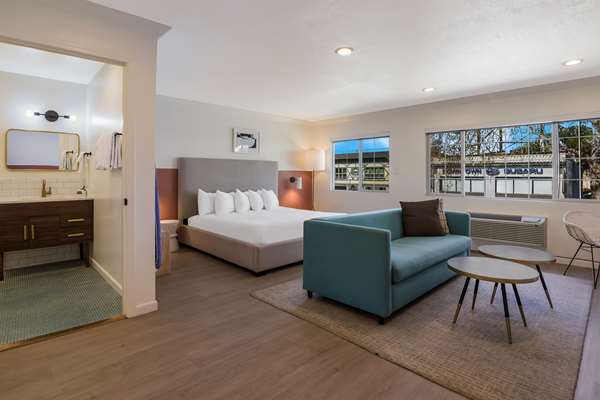  - Signature Inn Medical Center Oakland