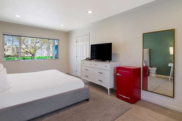  - Signature Inn Medical Center Oakland