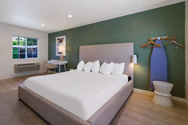  - Signature Inn Medical Center Oakland