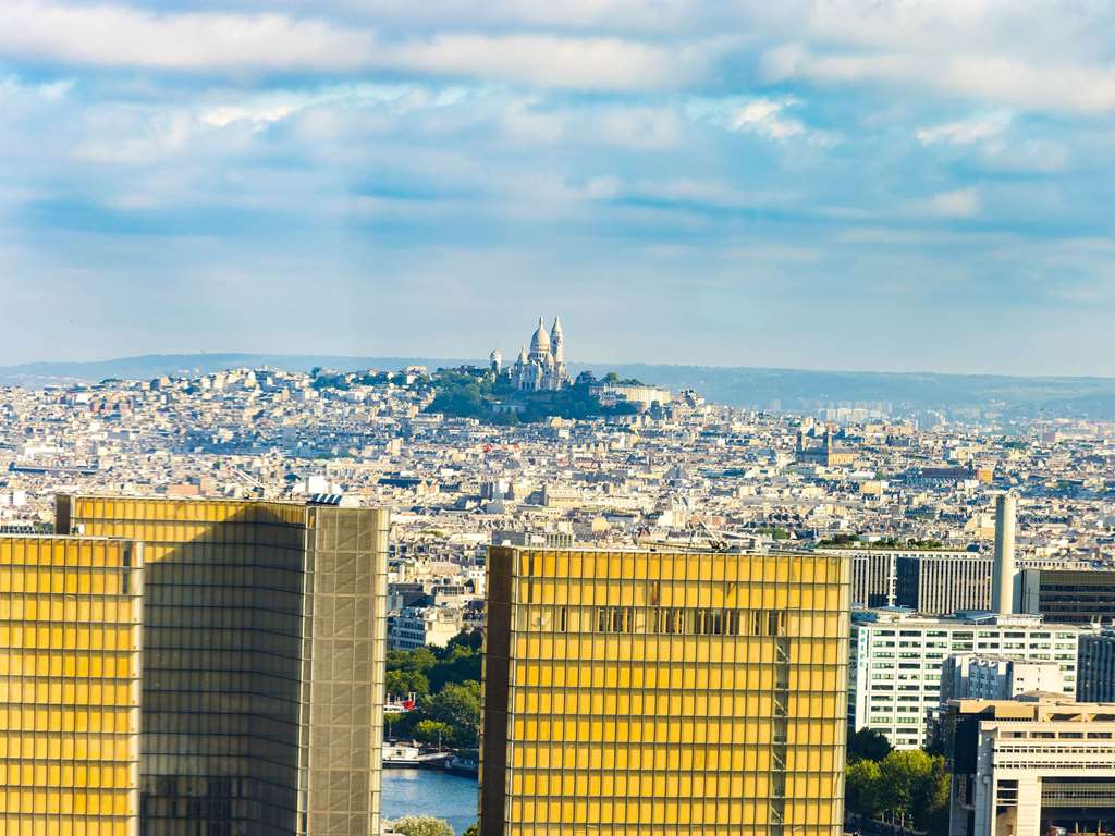 Too Hotel Paris - MGallery Room Type - EXECUTIVE ROOM Paris, 1 king size bed, view of the Seine