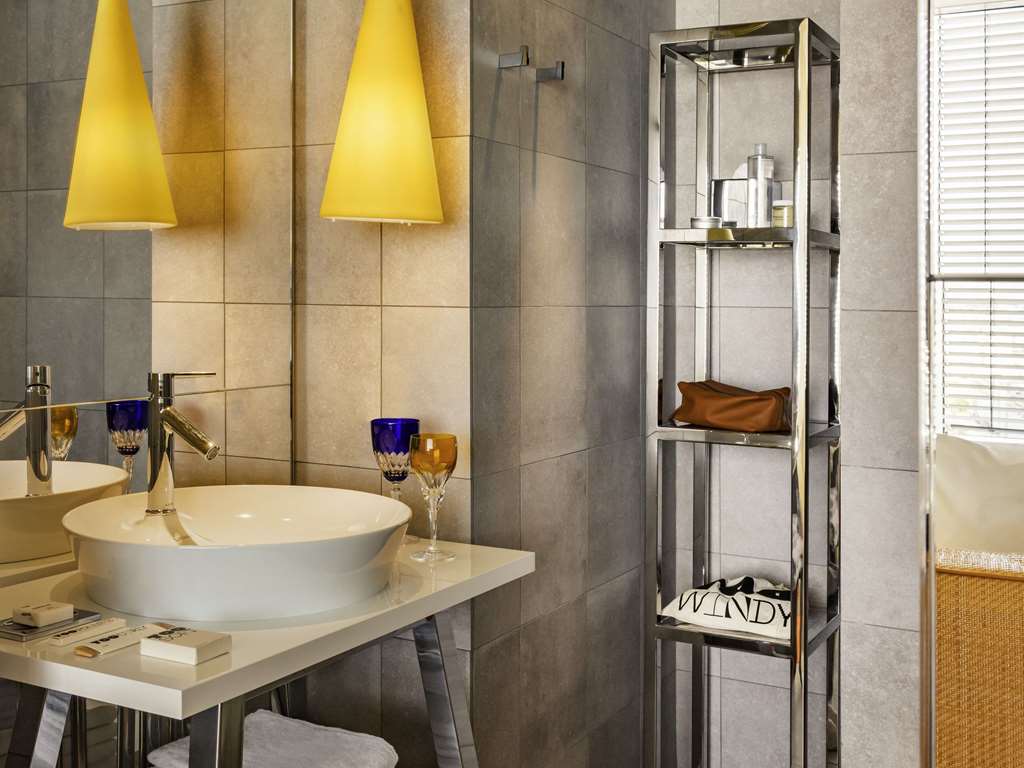 Too Hotel Paris - MGallery Room Type - EXECUTIVE ROOM panoramic view of Paris Sacré Coeur, 1 king size bed,