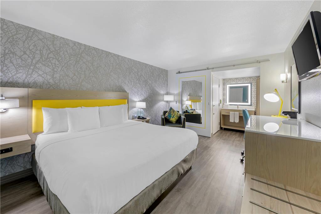 HILLSTONE INN TULARE AN ASCEND COLL-guestroom-Guest Room,On-Site.jpg