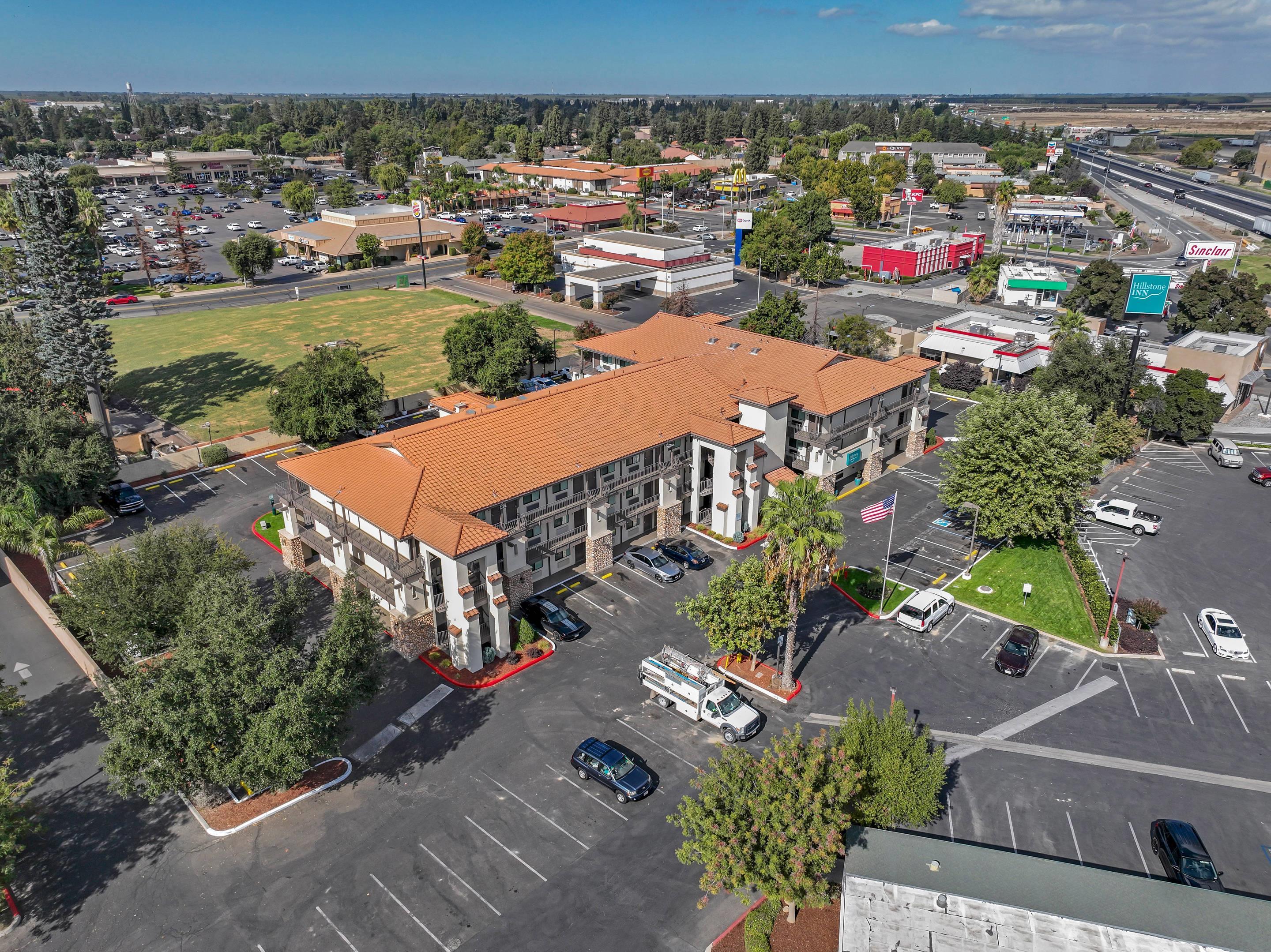 Hotel exterior | Hillstone Inn, Ascend Hotel Collection