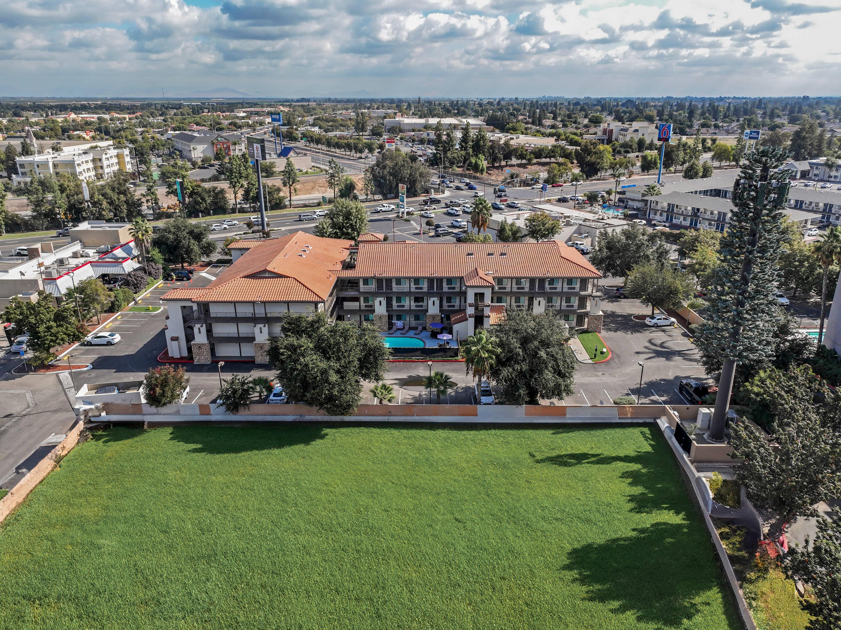 Hotel exterior | Hillstone Inn, Ascend Hotel Collection