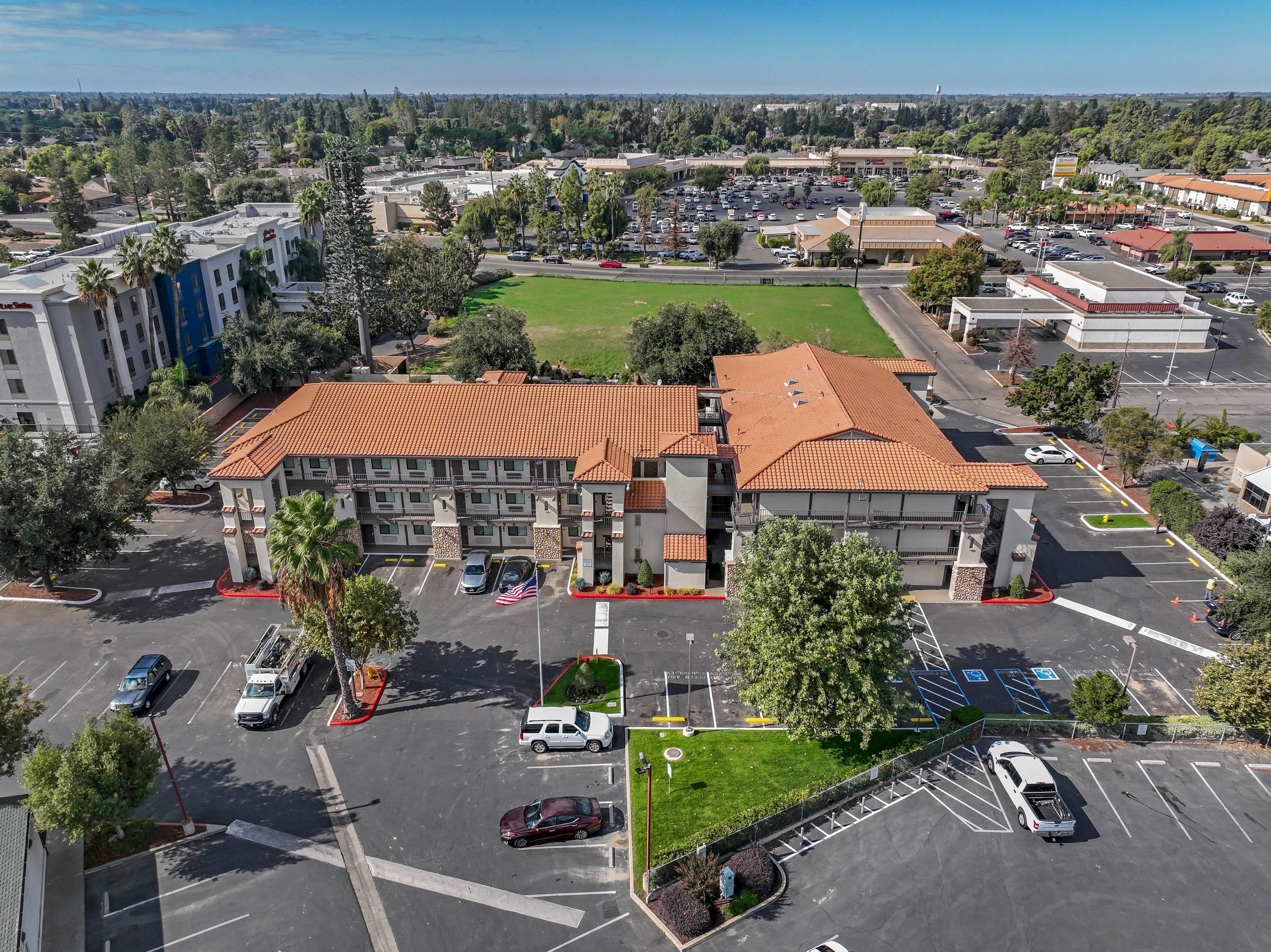 Hotel exterior | Hillstone Inn, Ascend Hotel Collection