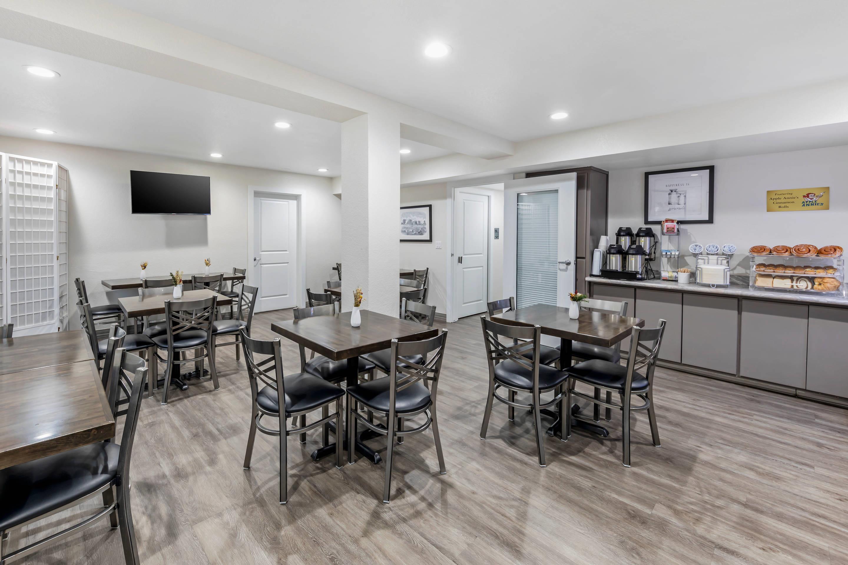 Breakfast area | Hillstone Inn, Ascend Hotel Collection