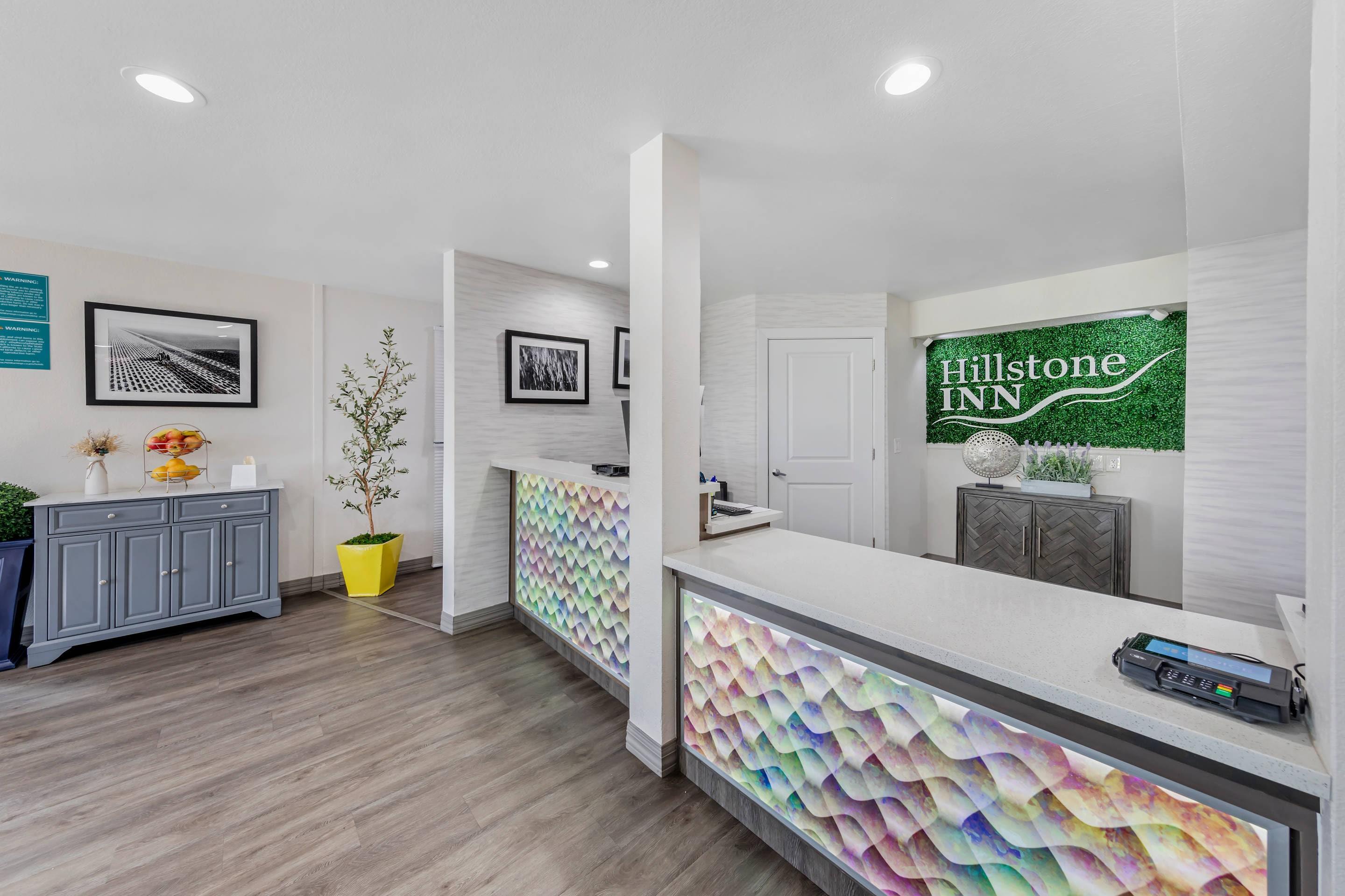 Front desk | Hillstone Inn, Ascend Hotel Collection