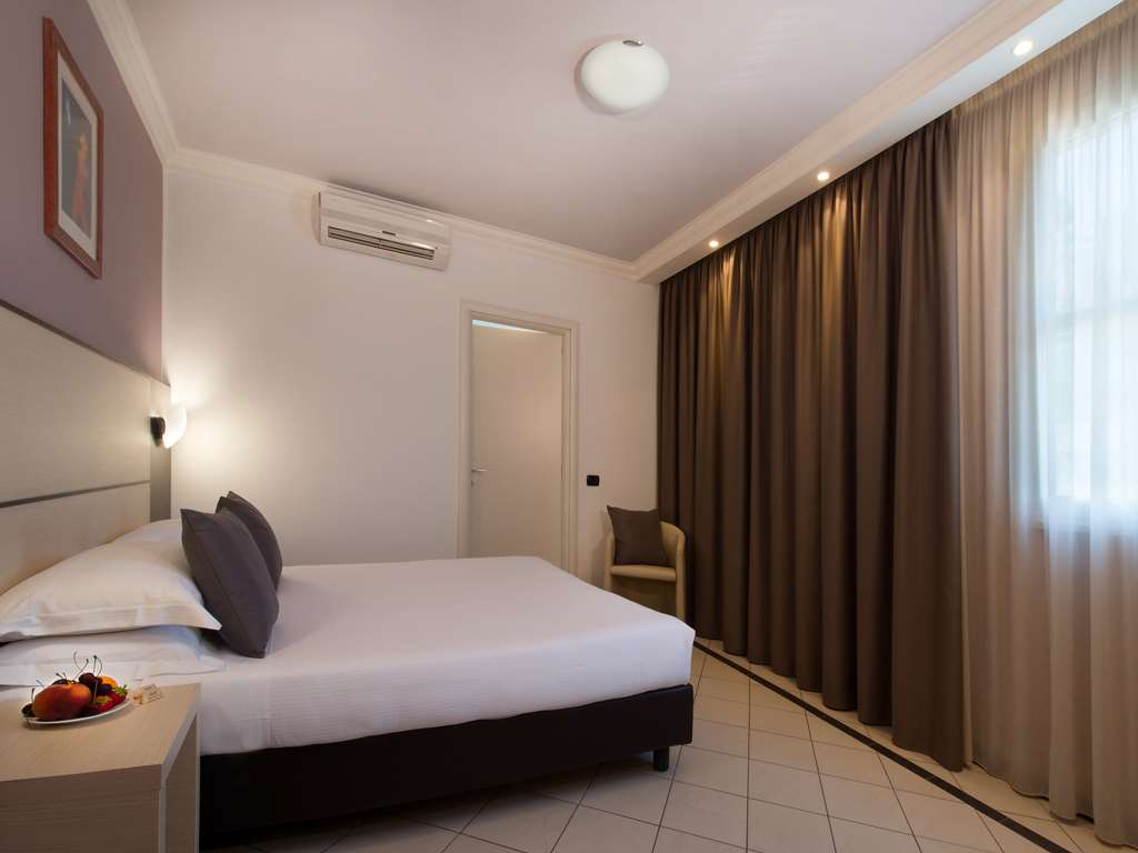 CDH HOTEL LA SPEZIA-guestroom-Guest Room,On-Site.jpg