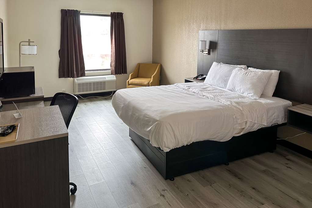 QUALITY INN HAZELHURST-guestroom-Guest Room,On-Site.jpg