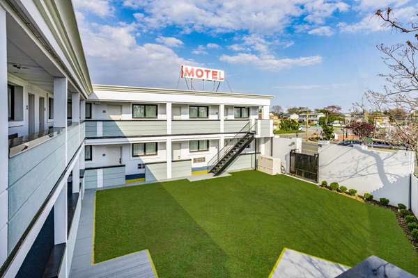  - Super 8 Motel Lindenhurst