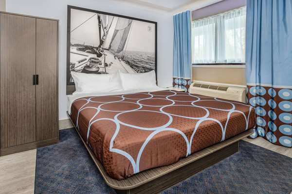  - Super 8 Motel Lindenhurst