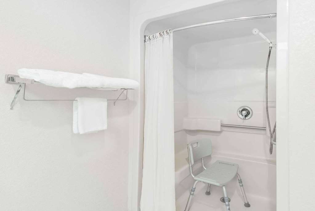 WINGATE BY WYNDHAM SOMERSET-guestroom-Guest Room,Bathroom,On-Site.jpg