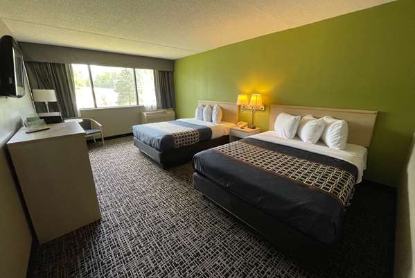  - Wingate by Wyndham Lake George - I-87, Exit 21