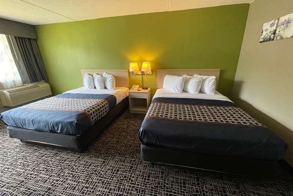  - Wingate by Wyndham Lake George - I-87, Exit 21