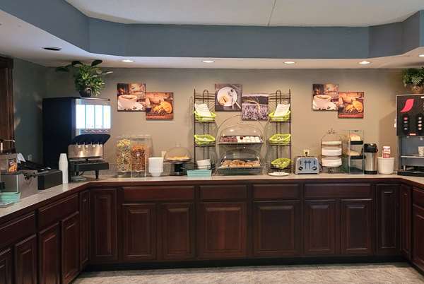  - Wingate by Wyndham Lake George - I-87, Exit 21