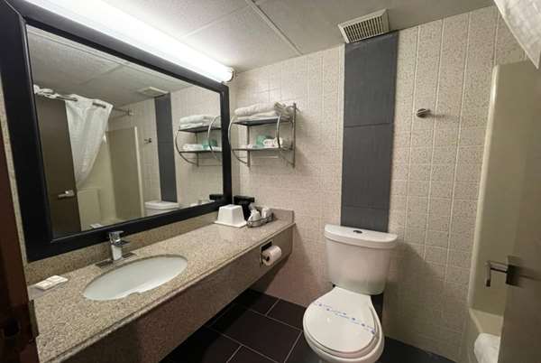  - Wingate by Wyndham Lake George - I-87, Exit 21