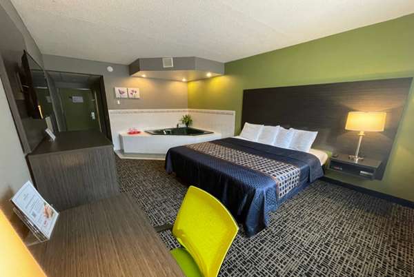  - Wingate by Wyndham Lake George - I-87, Exit 21