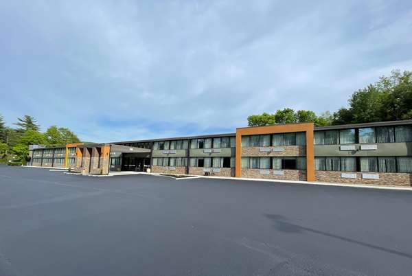 Exterior view - Wingate by Wyndham Lake George - I-87, Exit 21