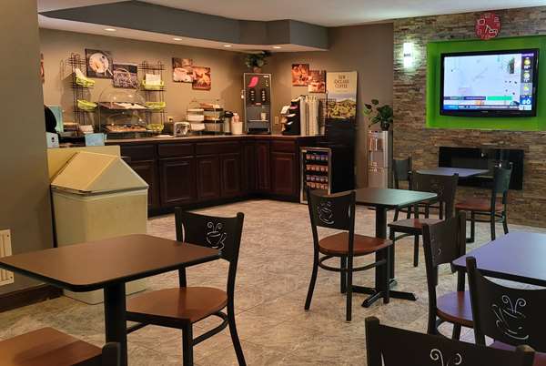  - Wingate by Wyndham Lake George - I-87, Exit 21