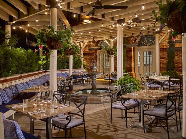 Restaurant - Hotel at Auburn University