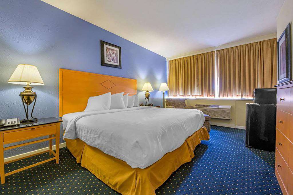 DAYS INN & SUITES BY WYNDHAM LEBANO-guestroom-Guest Room,On-Site.jpg