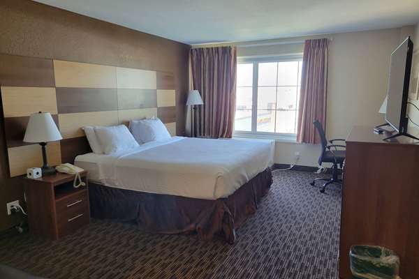 1 King Bed, Mobility Accessible Room, Bathtub w/ Grab Bars, Non-Smoking