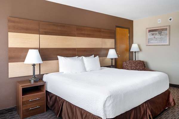 1 King Bed, Mobility Accessible Room, Bathtub w/ Grab Bars, Non-Smoking