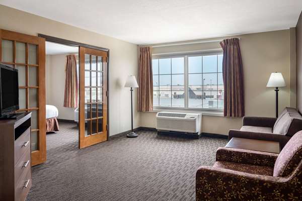 1 King Bed, One-Bedroom, Suite, Non-Smoking