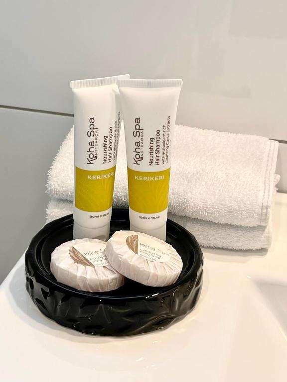 CARNMORE HAGLEY PARK-guestroom-Guest Room,Bathroom,Amenities,On-Site.jpg
