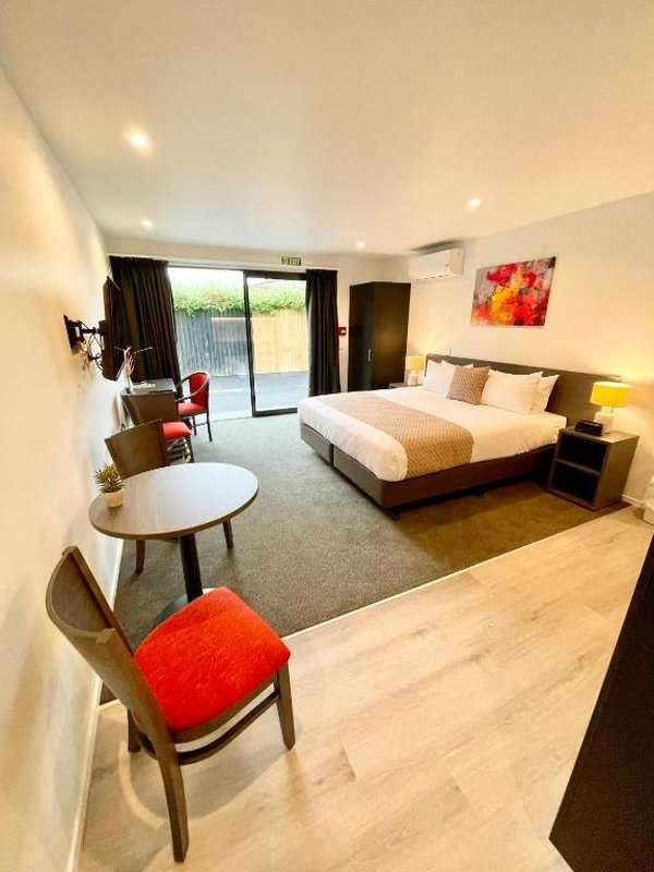 CARNMORE HAGLEY PARK-guestroom-Guest Room,On-Site.jpg