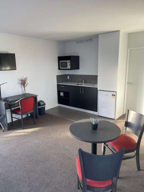 CARNMORE HAGLEY PARK-guestroom-Guest Room,Suite,On-Site.jpg